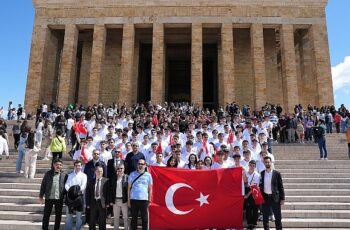 “Enerjinin Yıldızları", 19 Mayıs'ı Atatürk'ün huzuruna çıkarak kutladı