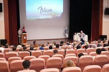 EÜ'de “Din ve Değer Olarak İslam" konferansı düzenlendi