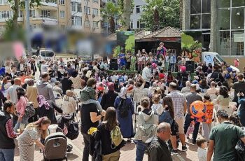 Gölcük Belediyesi kültür-sanat etkinlikleri kapsamında Değirmendere Çınarlık Meydanı'nda düzenlenen Çocuk Şenliği yoğun ilgi gördü