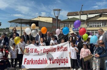 Kandıra Belediye başkanı Erol Ölmez 10 – 16 Mayıs Engelliler Haftası münasebetiyle düzenlenen Farkındalık Yürüyüşüne katılarak engelliler için yürüdü