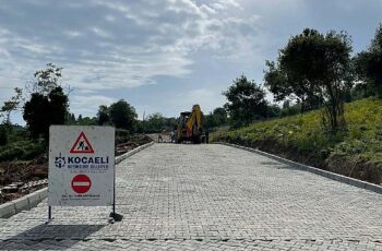 Karamürsel Kayacık Mahallesine parke yol