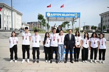 Kartepe'de 19 Mayıs Atatürk'ü Anma Gençlik ve Spor Bayramı'nın 105'inci yılı düzenlenen törenle coşku içerisinde kutlandı