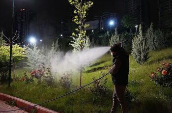 Keçiören Belediyesi, ilçe genelinde haşere ve sineklere karşı gece gündüz ilaçlama çalışması yürütüyor