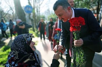 Kocaeli Büyükşehir Belediye Başkanı Tahir Büyükakın : Mutlu annelerle mutlu gelecek inşa ediyoruz