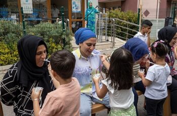 Konaklı &apos;Minik Kalpler'den Anneler Günü sürprizi