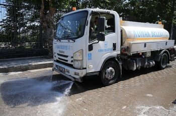 Konak'ta temizlik seferberliği: Mahallelerde eş zamanlı temizlik ve yıkama çalışması başladı