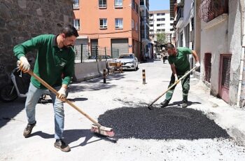 Konak'ta yol ve kaldırım çalışmaları hız kesmeden sürüyor