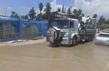 Konya Büyükşehir Ekipleri Hatay'da Sel ve Su Baskınlarına Müdahale Ediyor