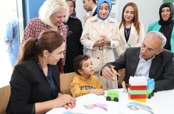 Küçükçekmece'de Bi'Mola Engelsiz Yaşam Merkezi'ni hizmete açtı