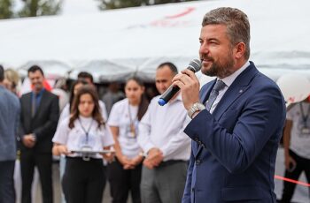 Mezun olduğu lisede Başkan Duman'a coşkulu karşılama