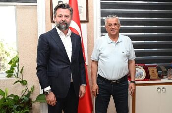 MHP Muratpaşa İlçe Başkanı Sadullah Güneş, Kemer Belediye Başkanı Necati Topaloğlu'nu makamında ziyaret etti