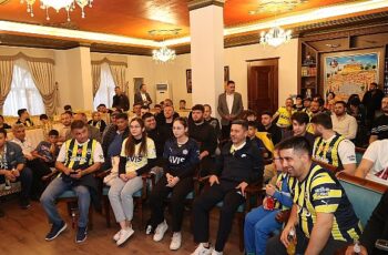 Nevşehir Belediye Başkanı Rasim Arı Fenerbahçe Beko'un, THY EuroLeague Final Four Maçını Gençlerle Birlikte izledi