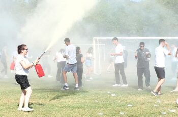 Öğrenciler Renk Festivali'nde stres attı