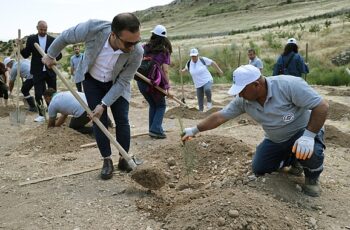 Peyzaj mimarlarından Karşıyaka'ya hatıra ormanı