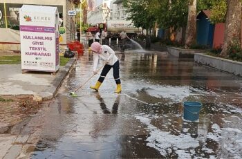 Sanat Sokağı'nda temizlik çalışması