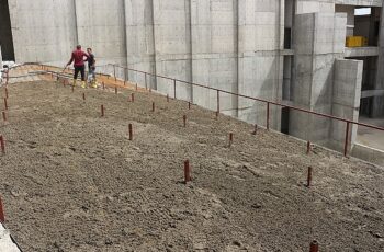 Serik Kongre ve Kültür Merkezi inşaatında sahne ve üst balkon imalatları tamamlandı