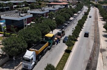 Üç ilçede 14 km yol asfaltlanıyor İzmir Büyükşehir Belediyesi asfalt atağı başlattı