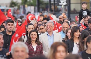 Ulu Önder Gazi Mustafa Kemal Atatürk'ün doğum günüm dediği 19 Mayıs, Mudanya'da coşkuyla kutladık. Gençlerin sahne aldığı kutlamalarda, duygu ve sevinç bir arada yaşandı