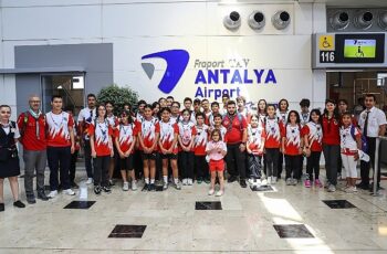 Antalya  Büyükşehir izcileri havalimanını gezdi