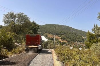 ASAT'ın Gazipaşa'daki sathi asfalt yapıyor