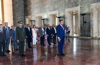 Başkan Yıldız’dan Anıtkabir Ziyareti