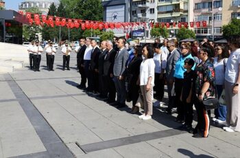 Çevre Haftası kutlamaları çelenk töreniyle başladı