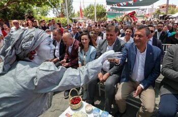 CHP Genel Başkanı Özgür Özel, Bornova Kiraz Festivali'nde konuştu: “İzmir ikinci memleketim"