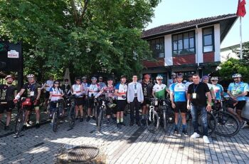 Dünya Bisiklet Günü'nde Mysia Yolları'nda pedal çevirdiler