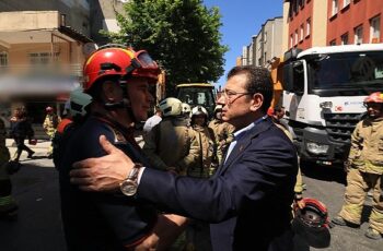 Ekrem İmamoğlu, Küçükçekmece'de çöken binanın enkazında incelemelerde bulunduktan sonra, gazetecilere konuyla ilgili açıklama yaptı