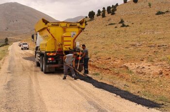 Elmalı Ovacık yoluna bakım onarım yapılıyor