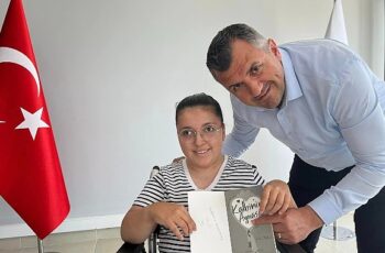 Göksu’dan Başkan Taşyasan’a anlamlı hediye