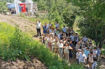 Gölcük Belediyesi tarafından başlatılan çalışma ile yeniden ihya edilerek ilçeye kazandırılan Yukarı Değirmendere’deki tarihi hamam, öğrencileri ağırladı