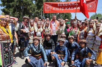 İzmirliler Belenbaşı Kiraz Festivali'nde buluştu