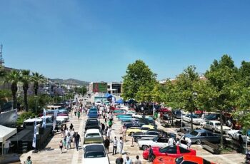 Klasik otomobiller Urla'da buluştu