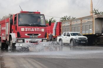 Nevşehir Belediyesi ekipleri, hafta sonu Yeni Sanayi Sitesi ve Lale Sanayi Sitesi'nde bayram öncesi detaylı temizlik, bakım ve onarım çalışması gerçekleştirdi