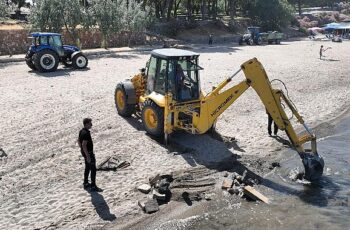 Ören Plajı’nda Metal Kalıntılar Temizlendi