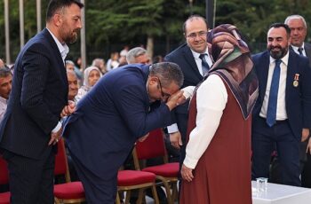 15 Temmuz Demokrasi ve Milli Birlik Günü dolayısıyla Keçiören Belediyesi 15 Temmuz Şehitleri Anıtı’nda anma töreni düzenlendi