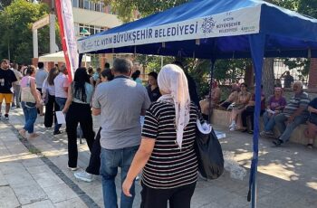 Aydın Büyükşehir Belediyesi, bugün gerçekleştirilen Kamu Personeli Seçme Sınavı (KPSS) öncesinde, memur adaylarını yalnız bırakmadı