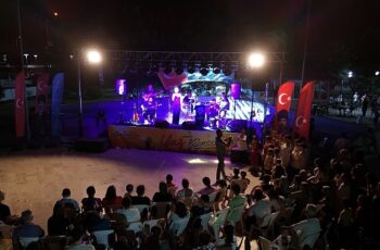 Aydın Büyükşehir Belediyesi, “Yaz Konserleri” etkinlikleri kapsamında bu kez Germencik Belediye Parkı’nda muhteşem bir konser gerçekleştirdi