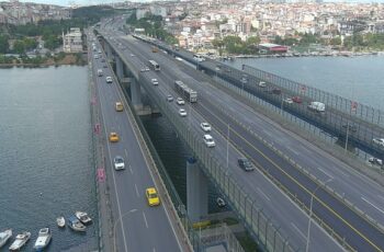 İstanbul Büyükşehir Belediyesi Haliç Köprüsü metrobüs yolundaki asfalt yenileme çalışmasını bitirdi