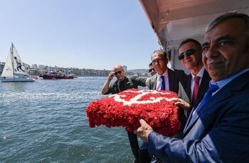 İzmir Körfezi’nde Kabotaj Bayramı coşkusu