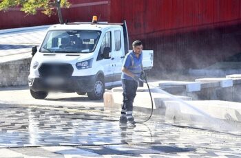 İzmir sokaklarında temizlik seferberliği