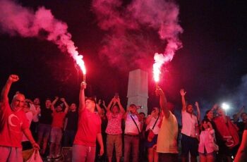 İzmir’in meydanlarında çeyrek final coşkusu