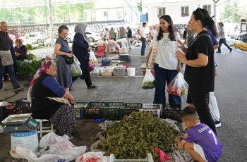 Keçiören Belediyesi, gıda fiyatlarındaki pahalılık nedeniyle sıkıntı yaşayan vatandaşı doğrudan çiftçiyle buluşturdu