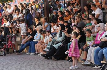 Şehir Tiyatrosu Açık Havaya Çıktı