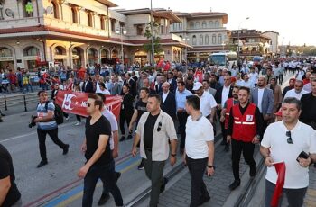 Selçuklu Belediye Başkanı Ahmet Pekyatırmacı Mevlana Meydanı’nda düzenlenen 15 Temmuz Demokrasi ve Milli Birlik Günü etkinliklerindeki coşkuya ortak oldu