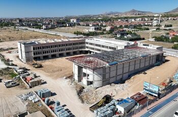 Selçuklu Belediyesi tarafından Konya’ya kazandırılacak olan Türkiye’nin en kapsamlı ve modern Güzel Sanatlar Lisesi’nin yapımı hızla devam ediyor.