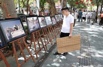 17 Ağustos ve 6 Şubat depremleri fotoğraflarla anıldı