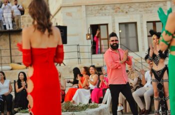 Ünlü modacı Emrullah Köroğlu’nun Fashion Week Cappadocia’daki Defilesi Göz Kamaştırdı