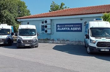 Alanya Aşevi ihtiyaç sahiplerinin yanında